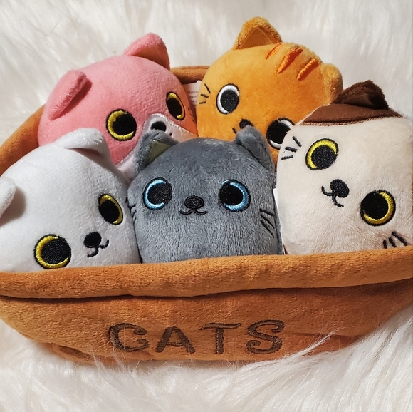 Basket of Cats Stuffed Animals - Picture 10 of 10